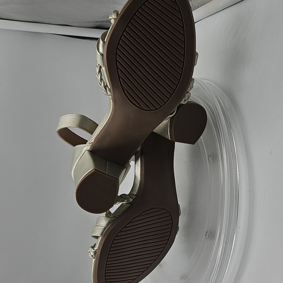 G White Mountain Gold Strappy Heeled Sandal Edge sz 5.5 hot nightlife block heel - Picture 9 of 11